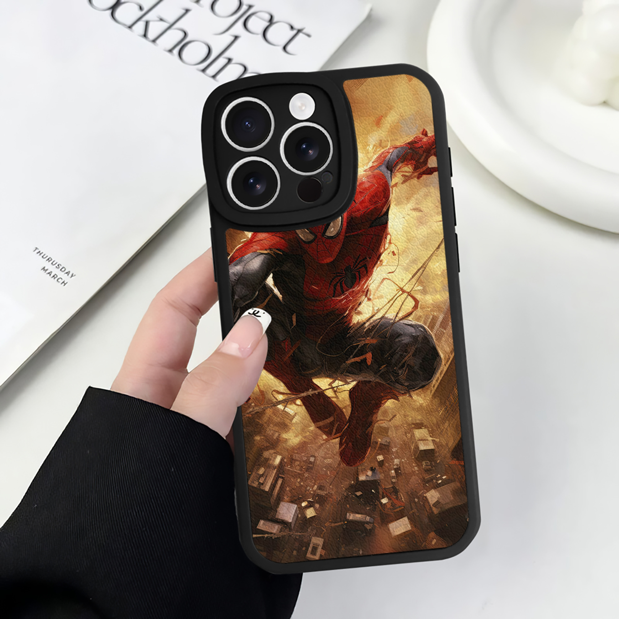 （画像用） Spider Man スパイダーマン 【iPhone 16シリーズ対応】シリコンスマホケース（レザー調） 材質：シリコン